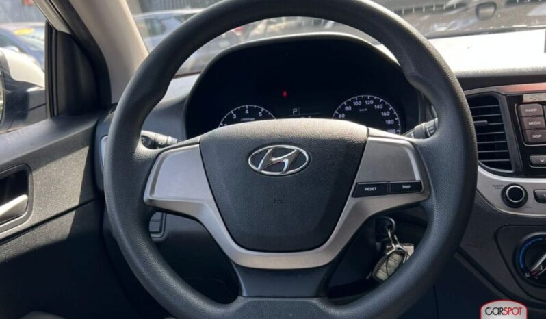 Hyundai Accent solaris 2019 lleno