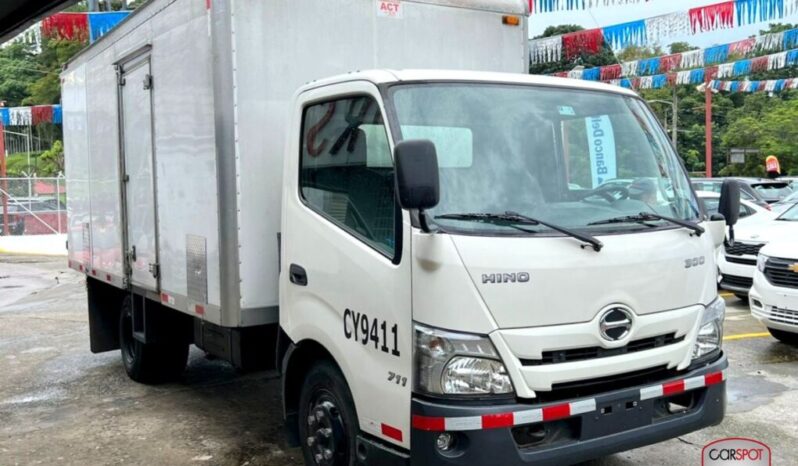 Hino 300 2020 lleno