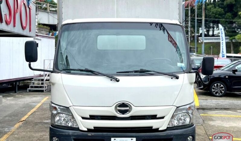 Hino 300 2020 lleno