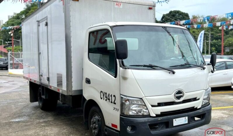Hino 300 2020 lleno