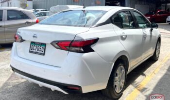 Nissan Versa 2022 lleno