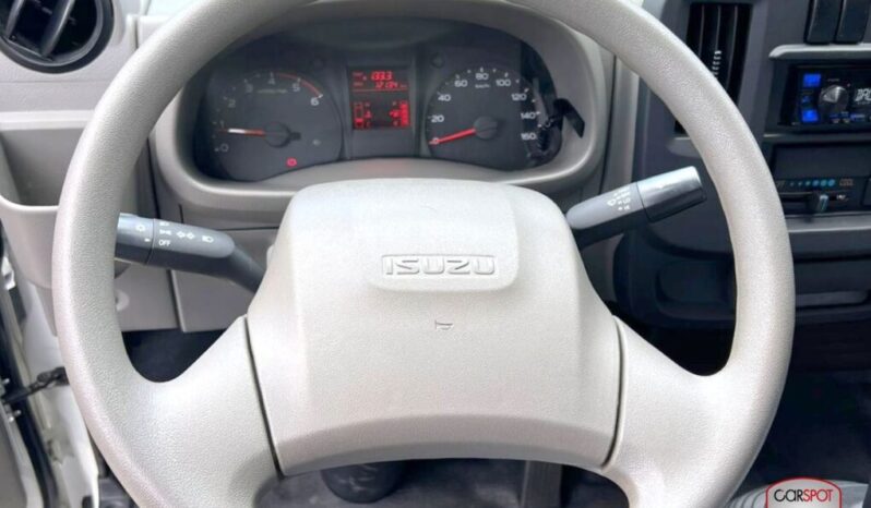 Isuzu Traviz 2023 lleno