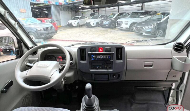 Isuzu Traviz 2023 lleno