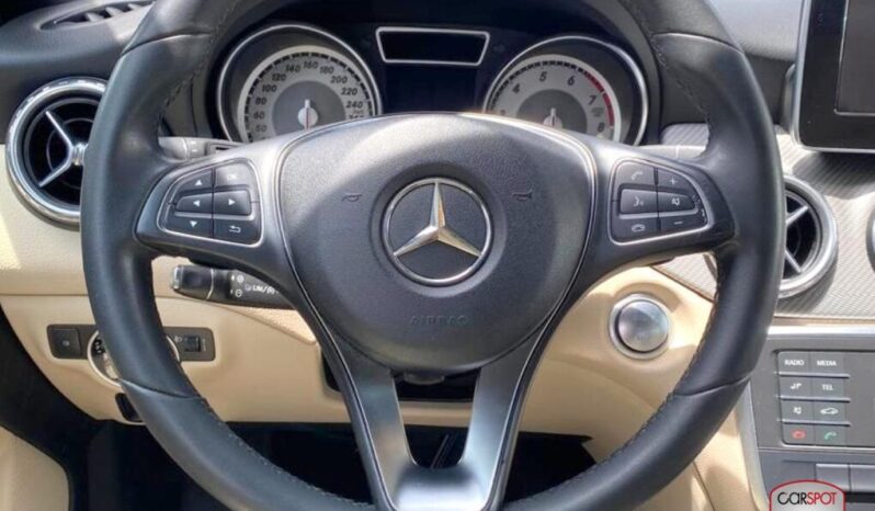 Mercedes Benz GLA 180 Sport 2017 lleno