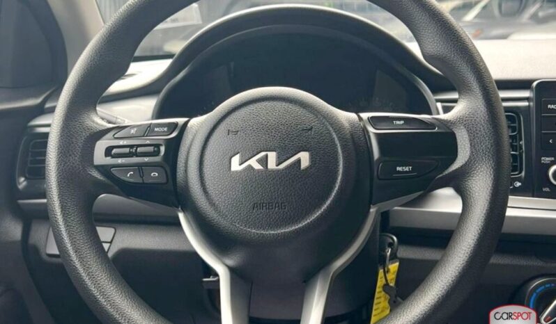Kia Rio 2022 lleno
