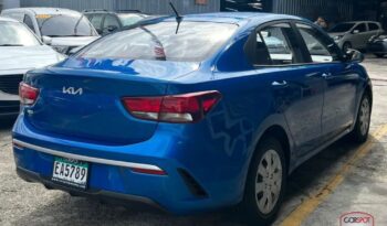 Kia Rio 2022 lleno