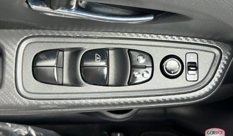 Nissan Versa 2023 lleno