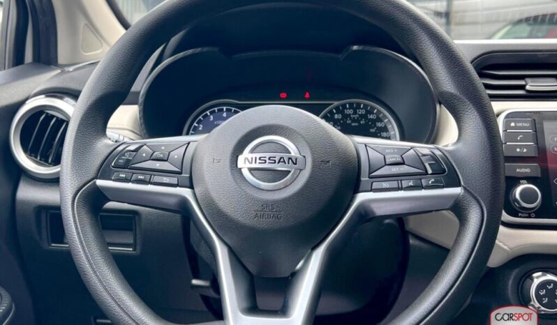 Nissan Versa 2023 lleno
