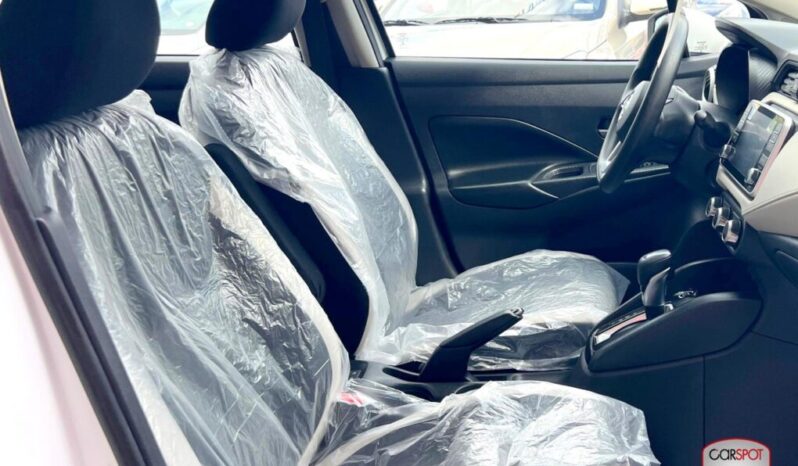 Nissan Versa 2023 lleno