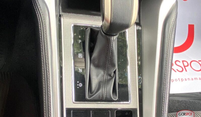 Mitsubishi Montero Sport 2023 lleno