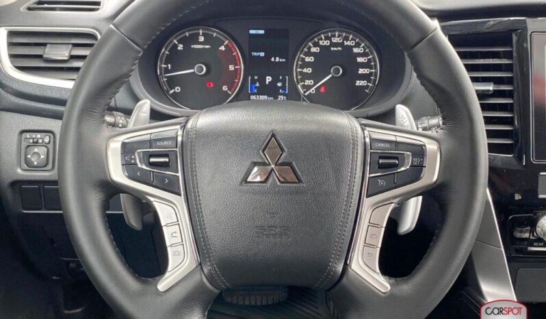 Mitsubishi Montero Sport 2023 lleno