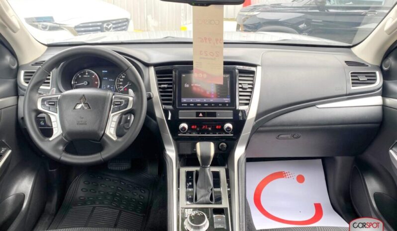 Mitsubishi Montero Sport 2023 lleno