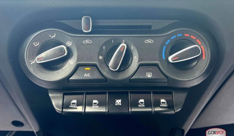 Kia Soluto 2023 lleno