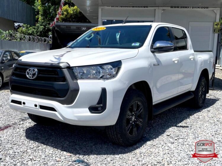  toyota  hilux  2023 