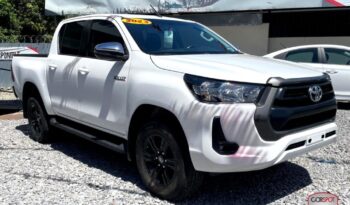 Toyota Hilux 2023 lleno