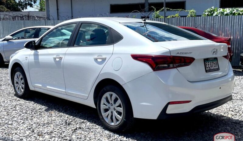Hyundai Accent Solaris 2023 lleno