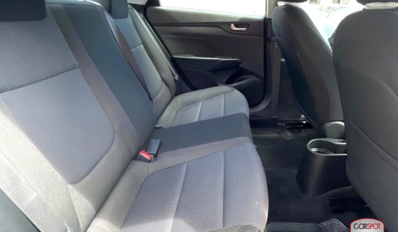 Hyundai Accent Solaris 2023 lleno