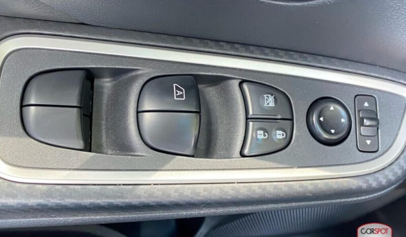 Nissan Versa 2023 lleno