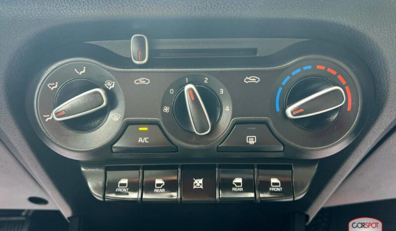 Kia Soluto 2024 lleno