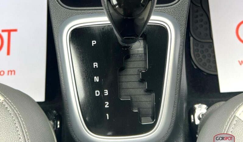 Kia Soluto 2024 lleno