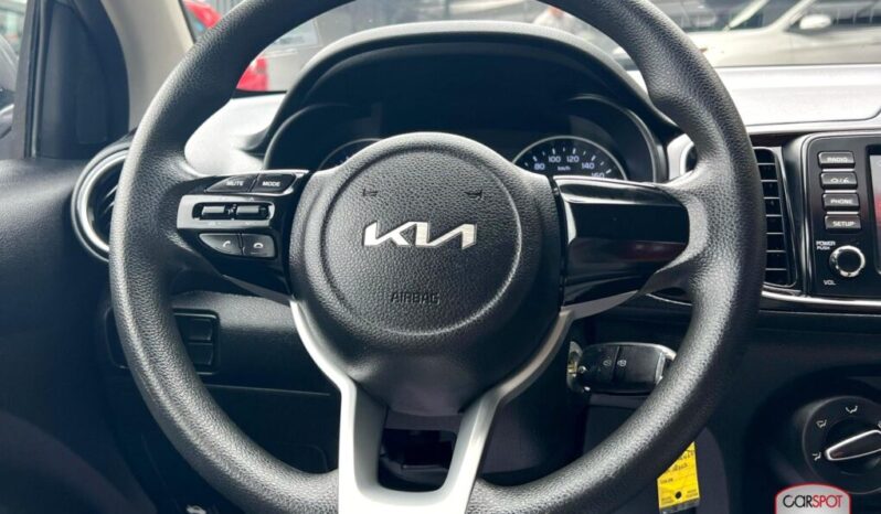 Kia Soluto 2024 lleno