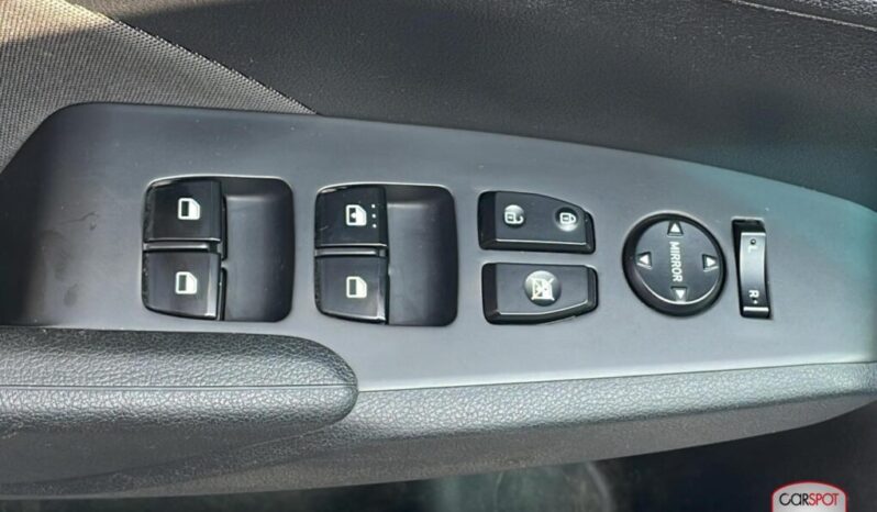 Hyundai Accent 2023 lleno