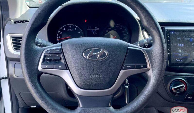 Hyundai Accent 2023 lleno