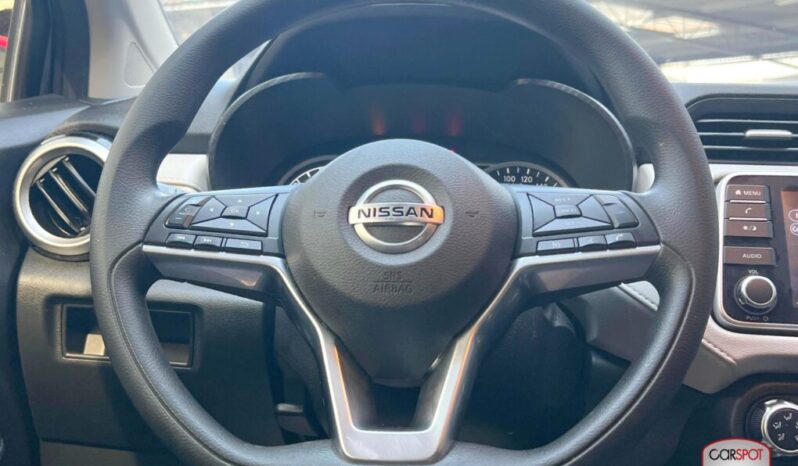 Nissan Versa 2021 lleno