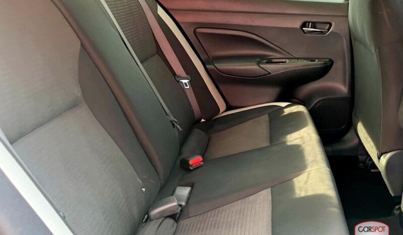 Nissan Versa 2021 lleno