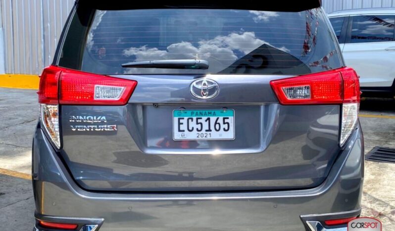Toyota Innova Venturer 2022 lleno