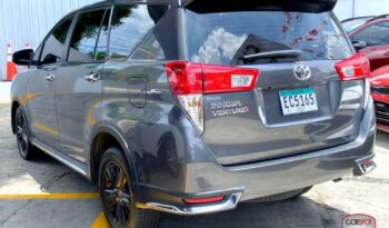Toyota Innova Venturer 2022 lleno