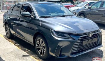 Toyota Yaris E 2023 lleno