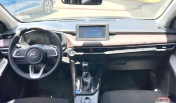 Toyota Yaris E 2023 lleno
